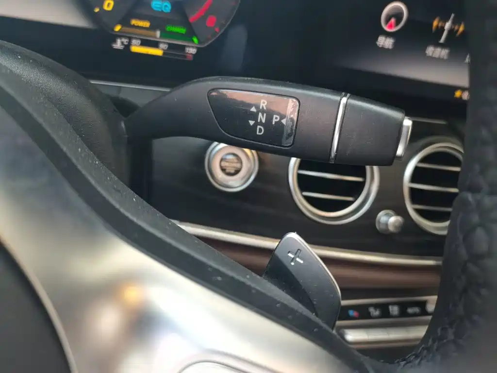 Mercedes-Benz E-Class 2019 — фото 15