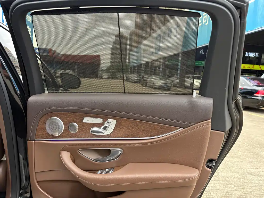 Mercedes-Benz E-Class 2023 — фото 16