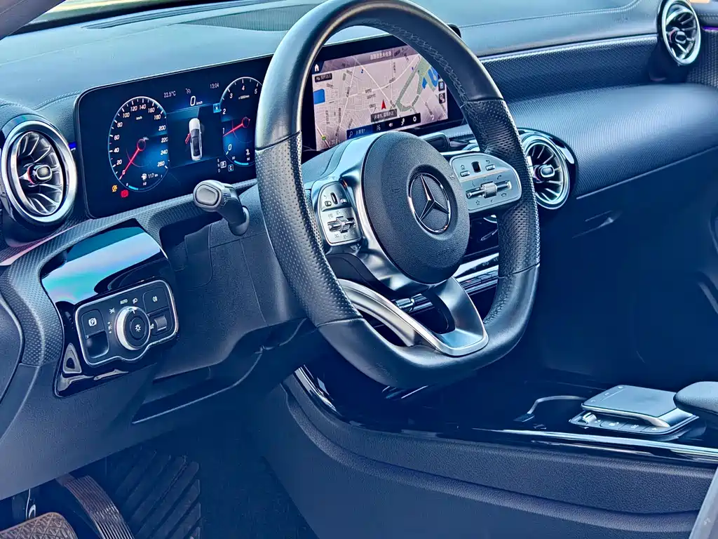 Mercedes-Benz A-Class 2022 — фото 10