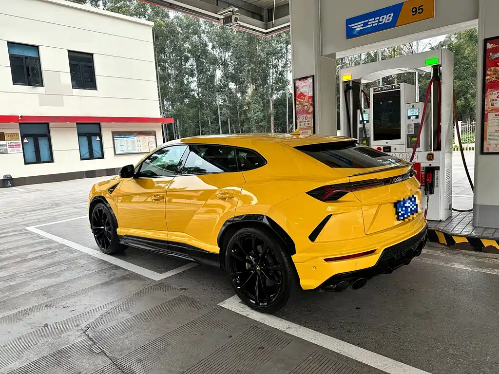Lamborghini Urus 2022 — фото 2