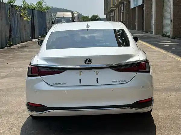 Lexus ES 2019