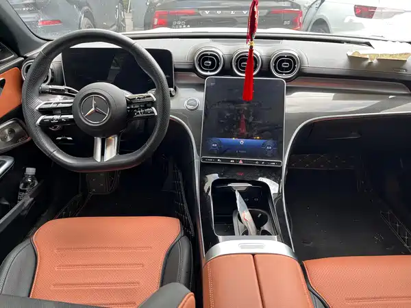 Mercedes-Benz C-Class 2024