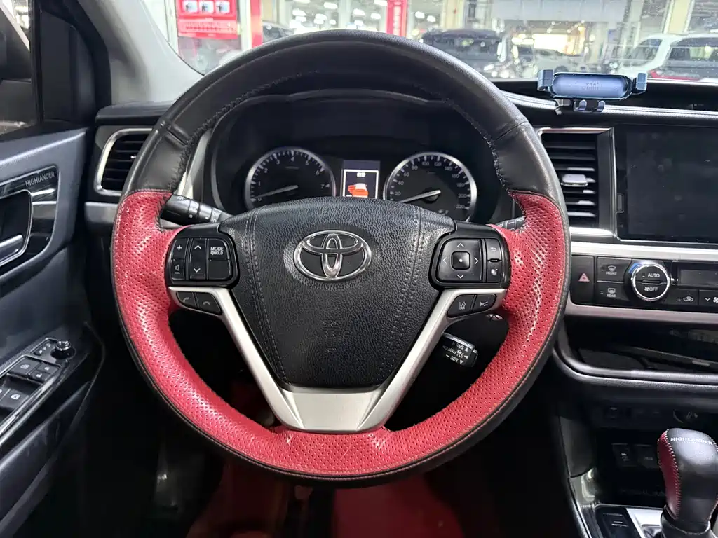 Toyota Highlander 2018 — фото 14