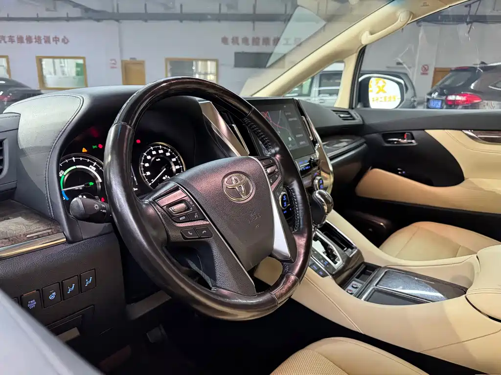 Toyota Alphard 2020 — фото 8