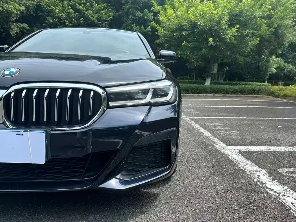 BMW 5 Series 2021 — фото 12