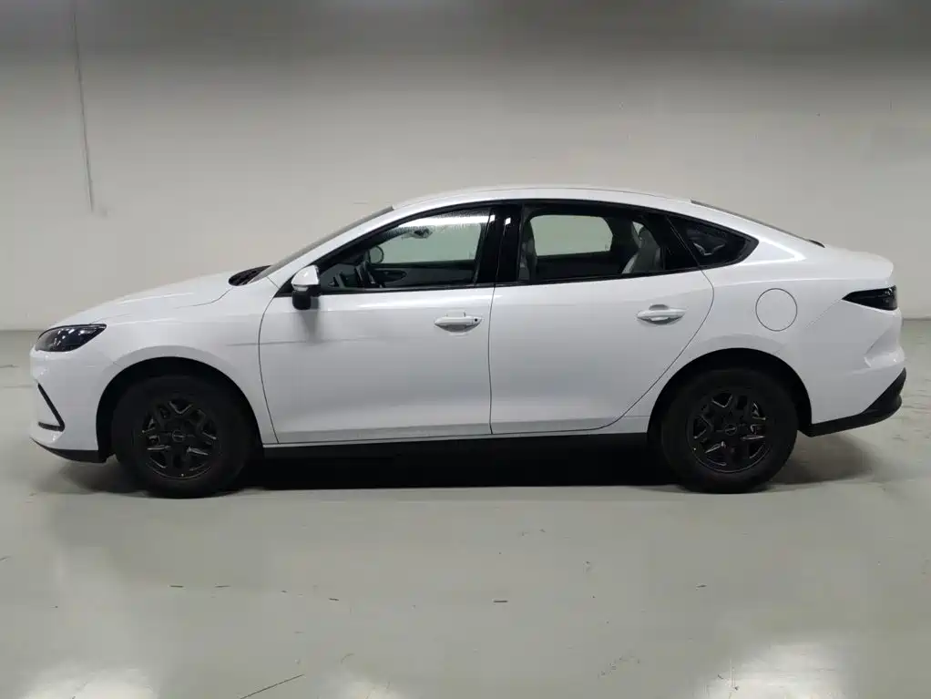 BYD Seal 05 DM-i 2025 — фото 8