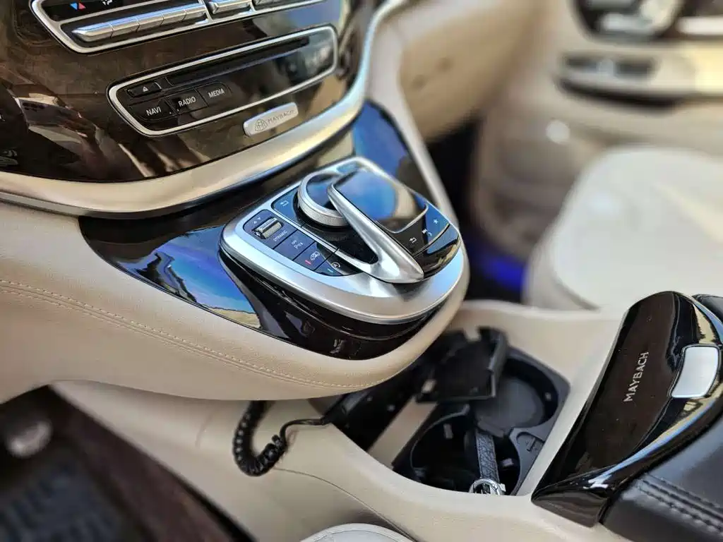 Mercedes-Benz V-Class 2019 — фото 13