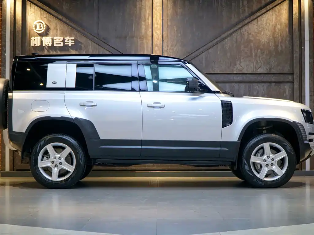 Land Rover Defender 2021 — фото 22