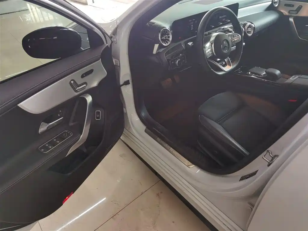 Mercedes-Benz A-Class 2021 — фото 16
