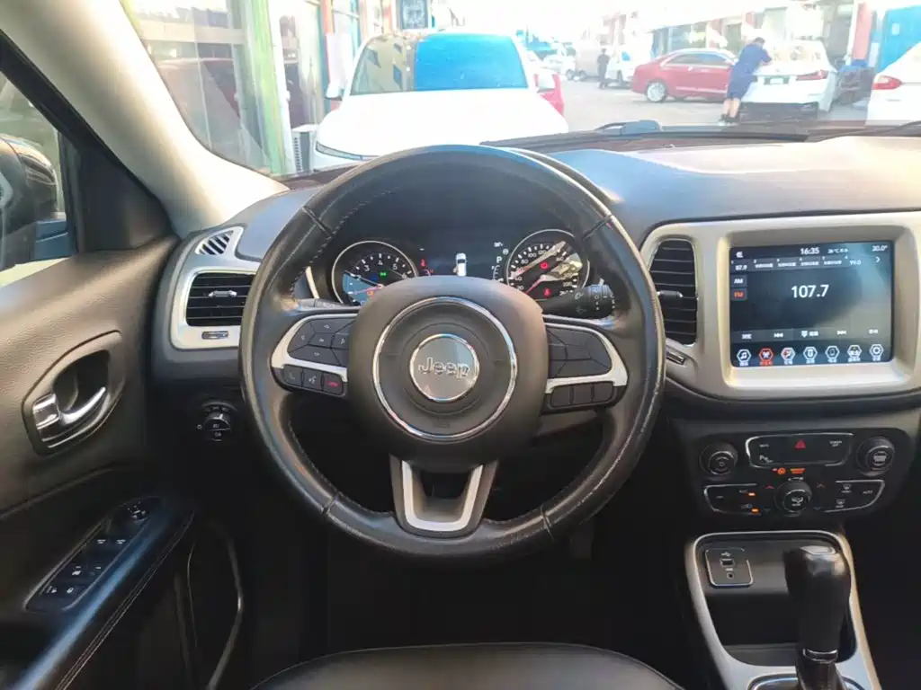 Jeep Compass 2019 — фото 11