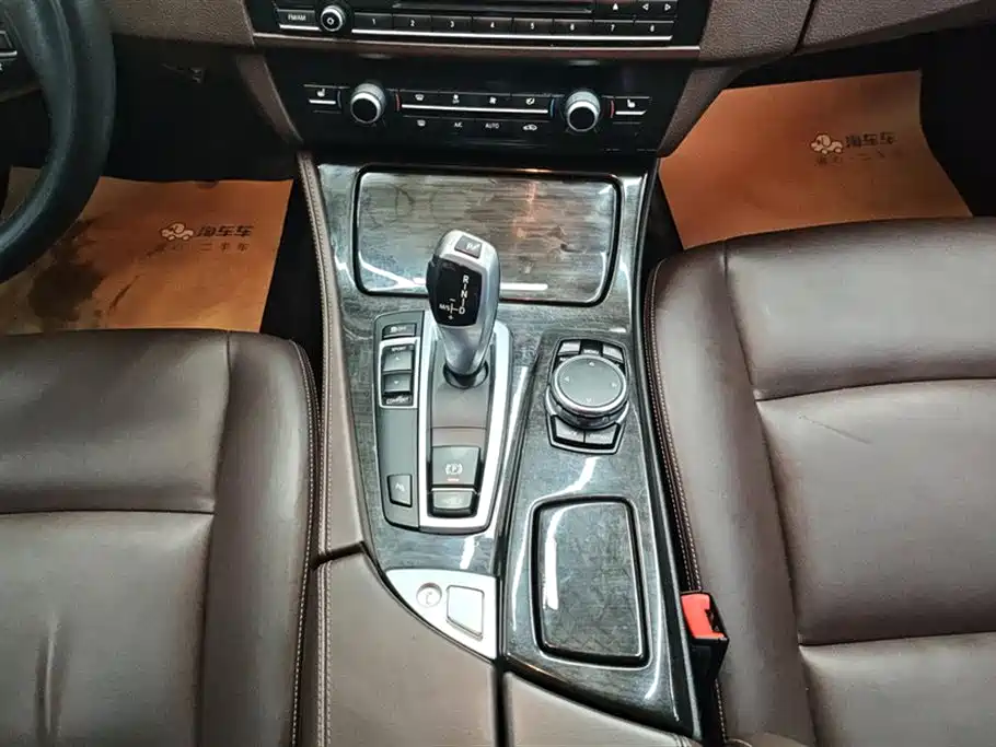 BMW 5 Series 2016 — фото 16