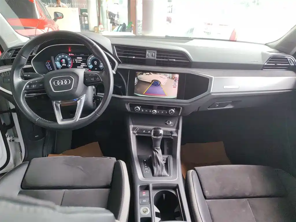 Audi Q3 2019 — фото 10