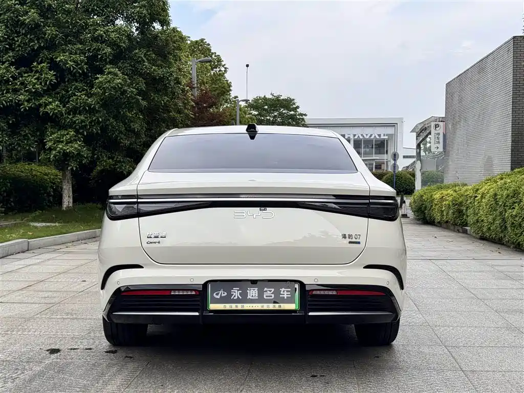 BYD Seal 07 DM-i 2025 — фото 12