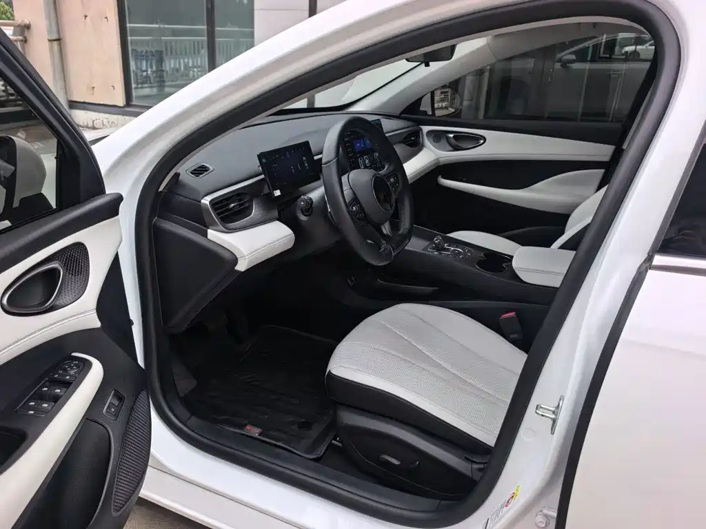 BYD Seal 05 DM-i 2025 — фото 15