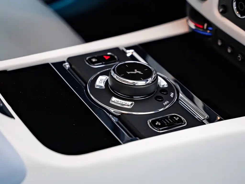Rolls-Royce Phantom 2021 — фото 11