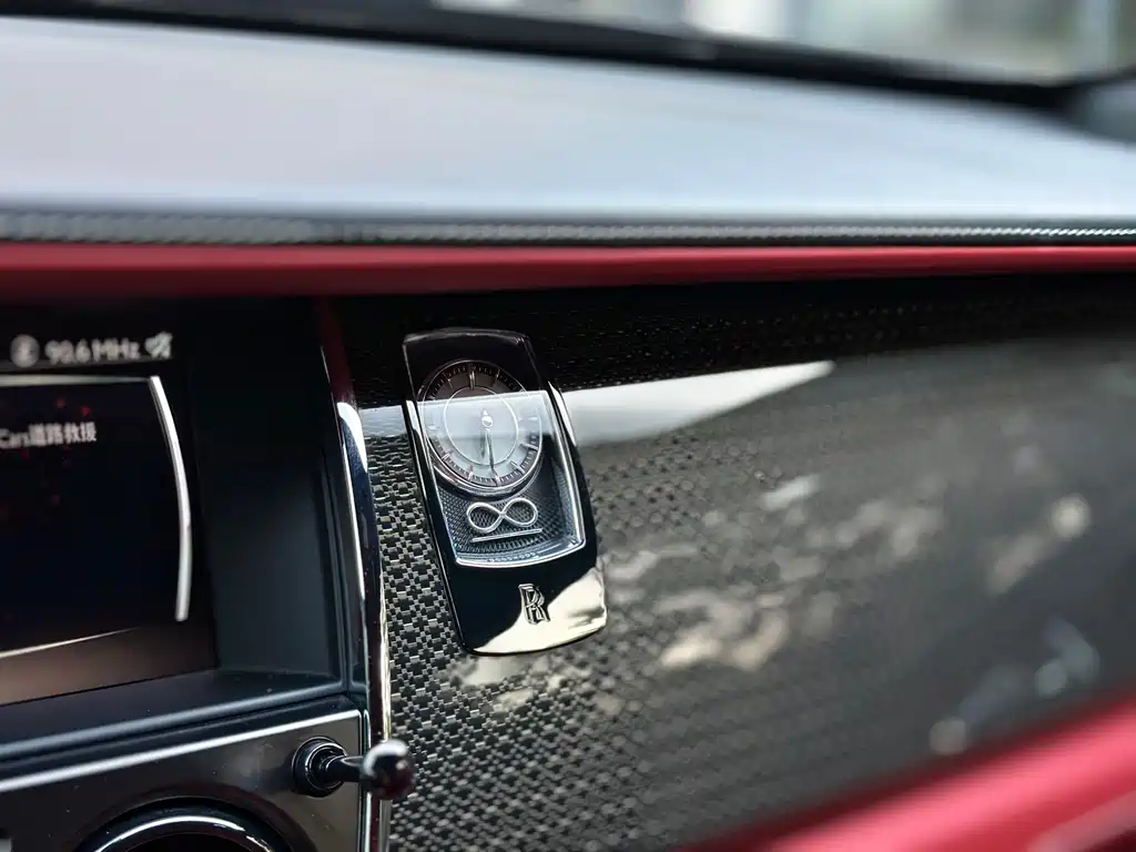 Rolls-Royce Phantom 2019 — фото 18