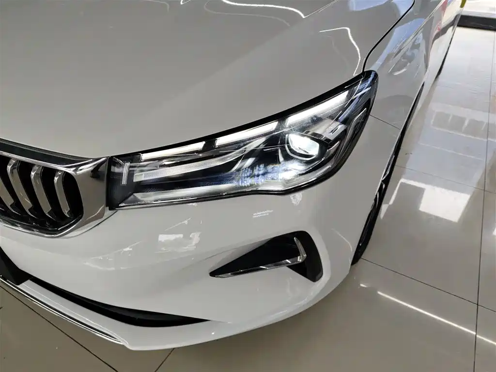 Geely Emgrand 2025 — фото 24