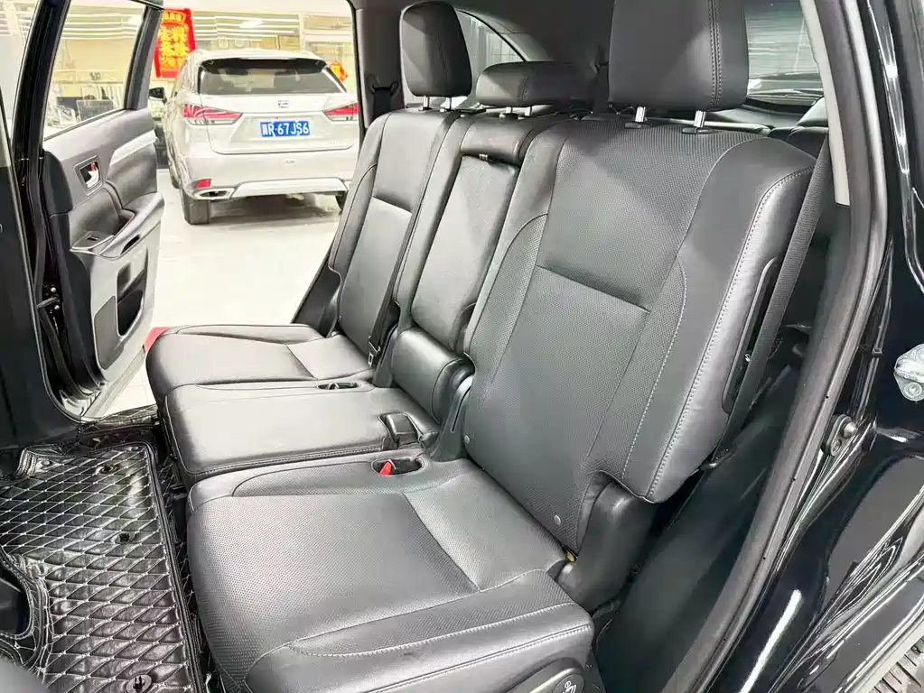Toyota Highlander 2017 — фото 12