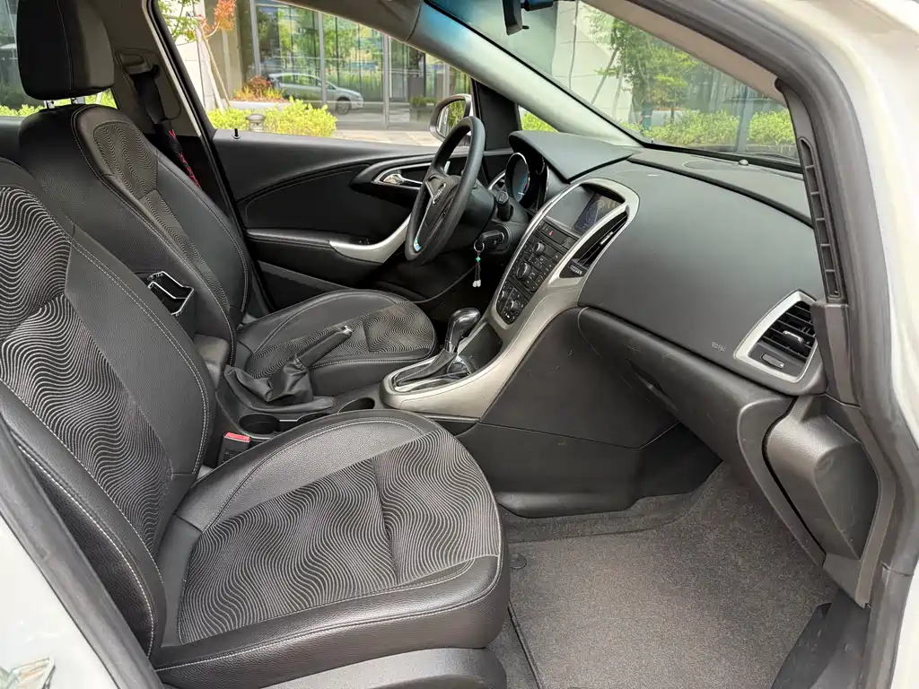 Buick Excelle 2012