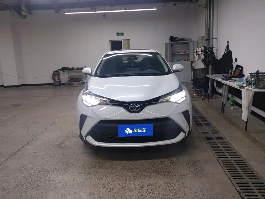 Toyota C-HR 2022 — фото 2