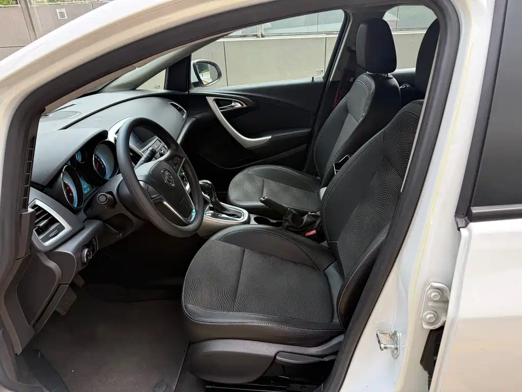 Buick Excelle 2012