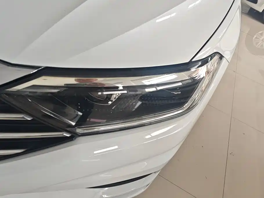 Volkswagen Sagitar 2020