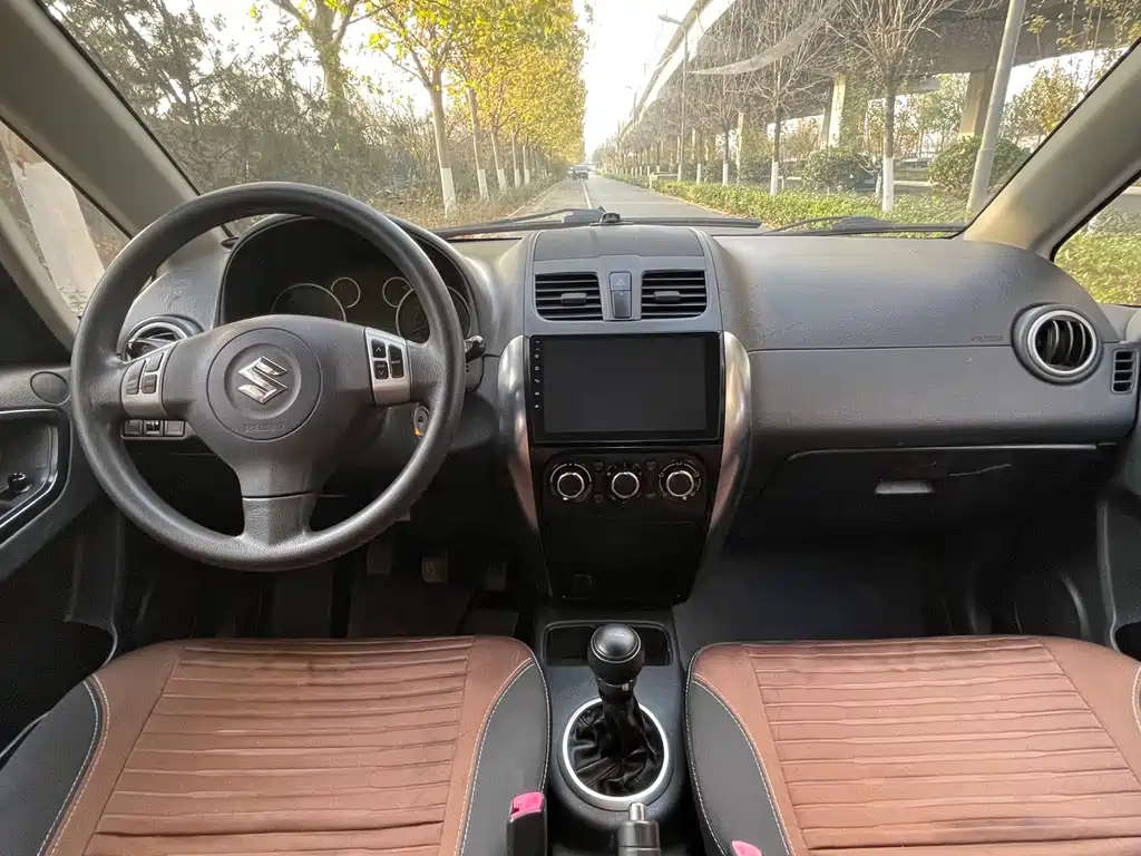 Suzuki SX4 2015 — фото 12