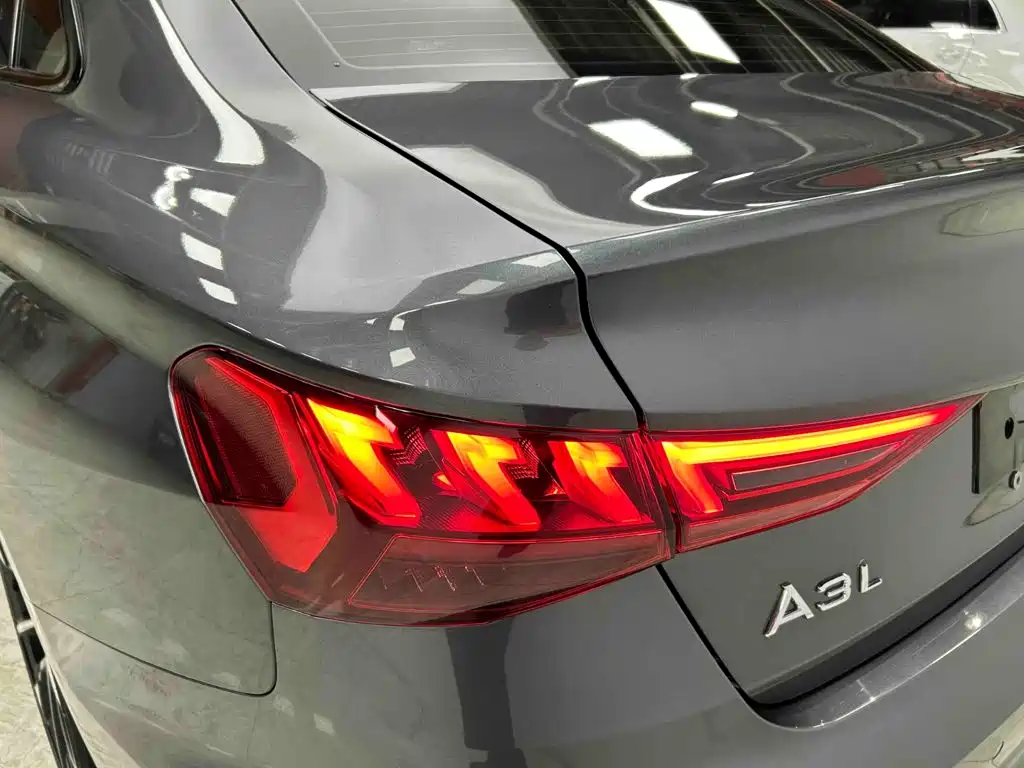Audi A3 2023 — фото 18
