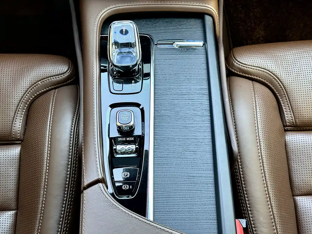 Volvo XC90 2020 — фото 26