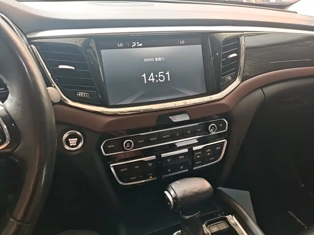 GAC Trumpchi GS8 2017 — фото 13