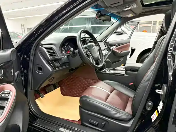 Toyota Crown 2017