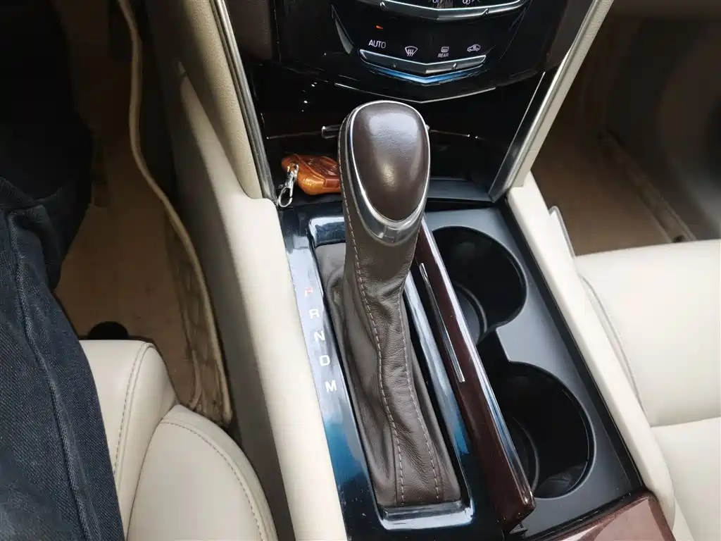 Cadillac XTS 2017 — фото 14