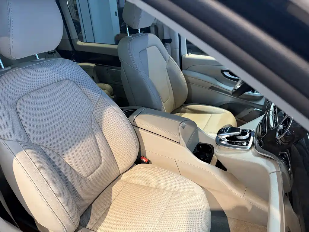 Mercedes-Benz V-Class 2017 — фото 18