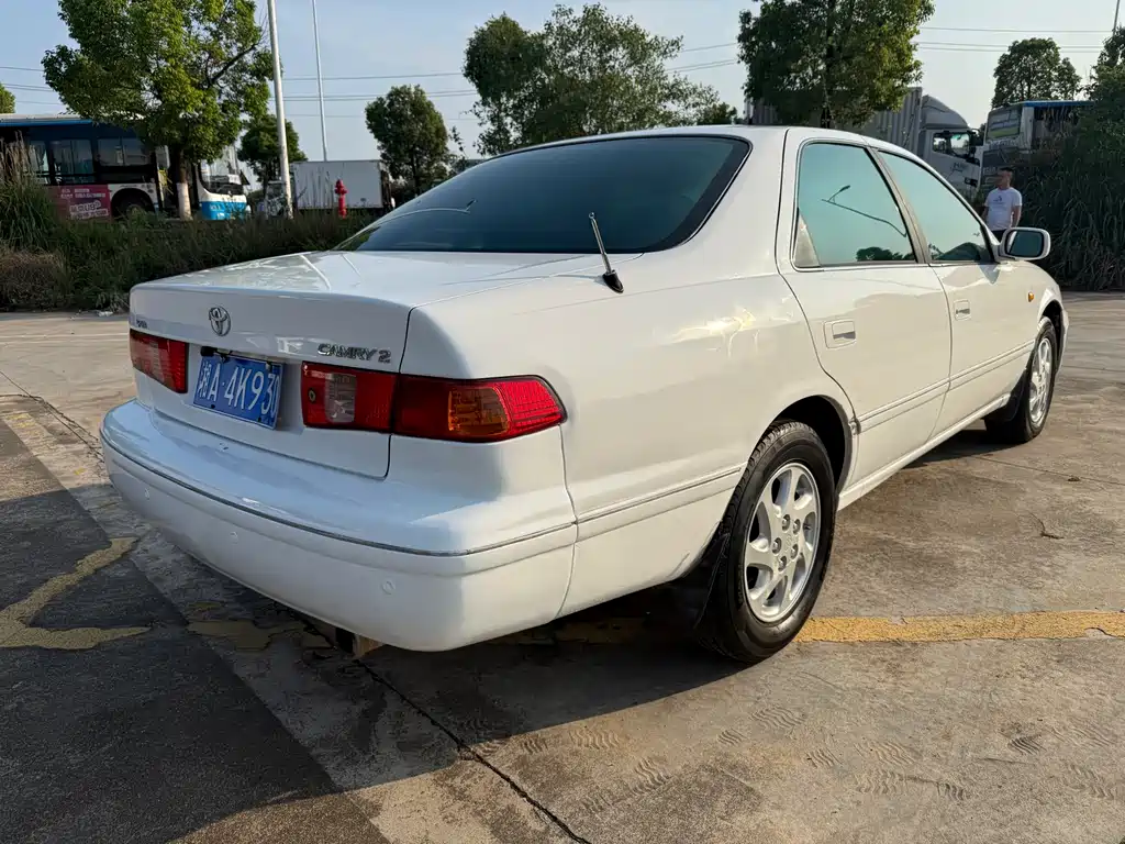 Toyota Camry 2001 — фото 4