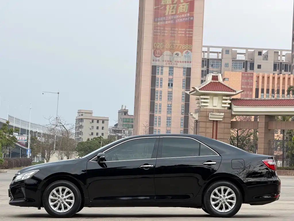 Toyota Camry 2016 — фото 7