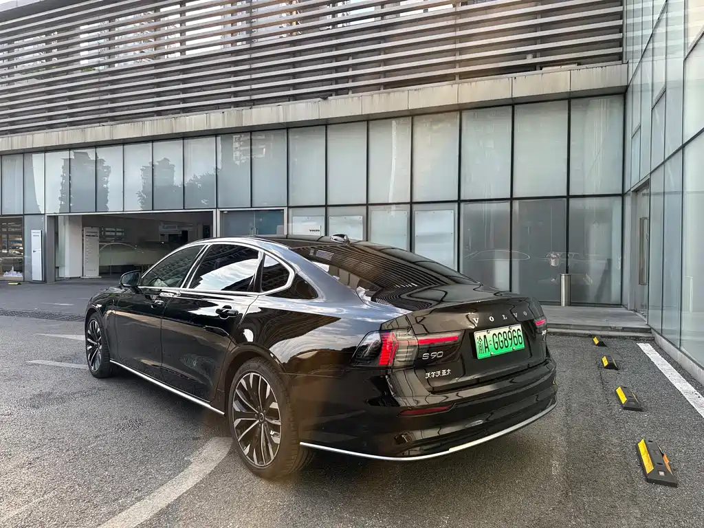 Volvo S90 Plug-In Hybrid 2025 — фото 6