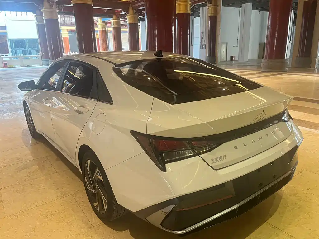 Hyundai Elantra 2023