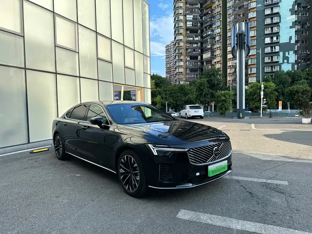 Volvo S90 Plug-In Hybrid 2025 — фото 3