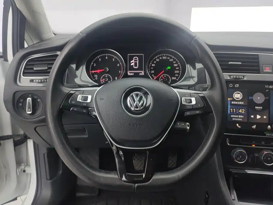 Volkswagen Golf 2017 — фото 15
