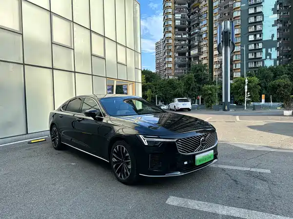 Volvo S90 Plug-In Hybrid 2025