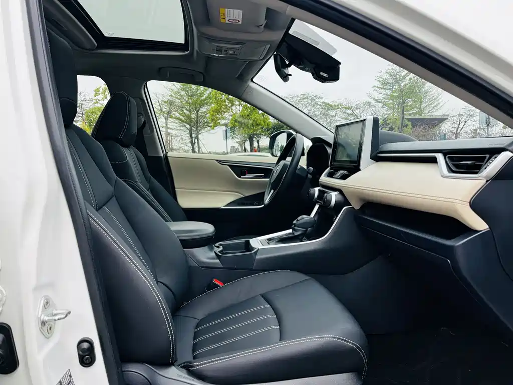 Toyota RAV4 2020 — фото 11