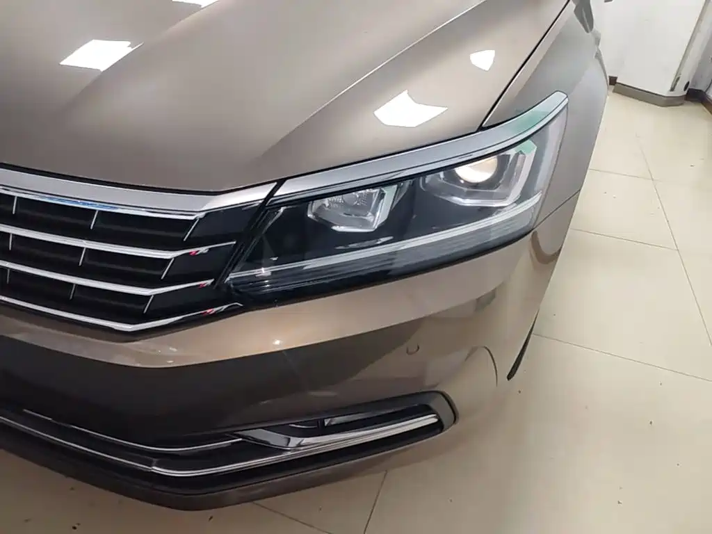 Volkswagen Passat 2017 — фото 24