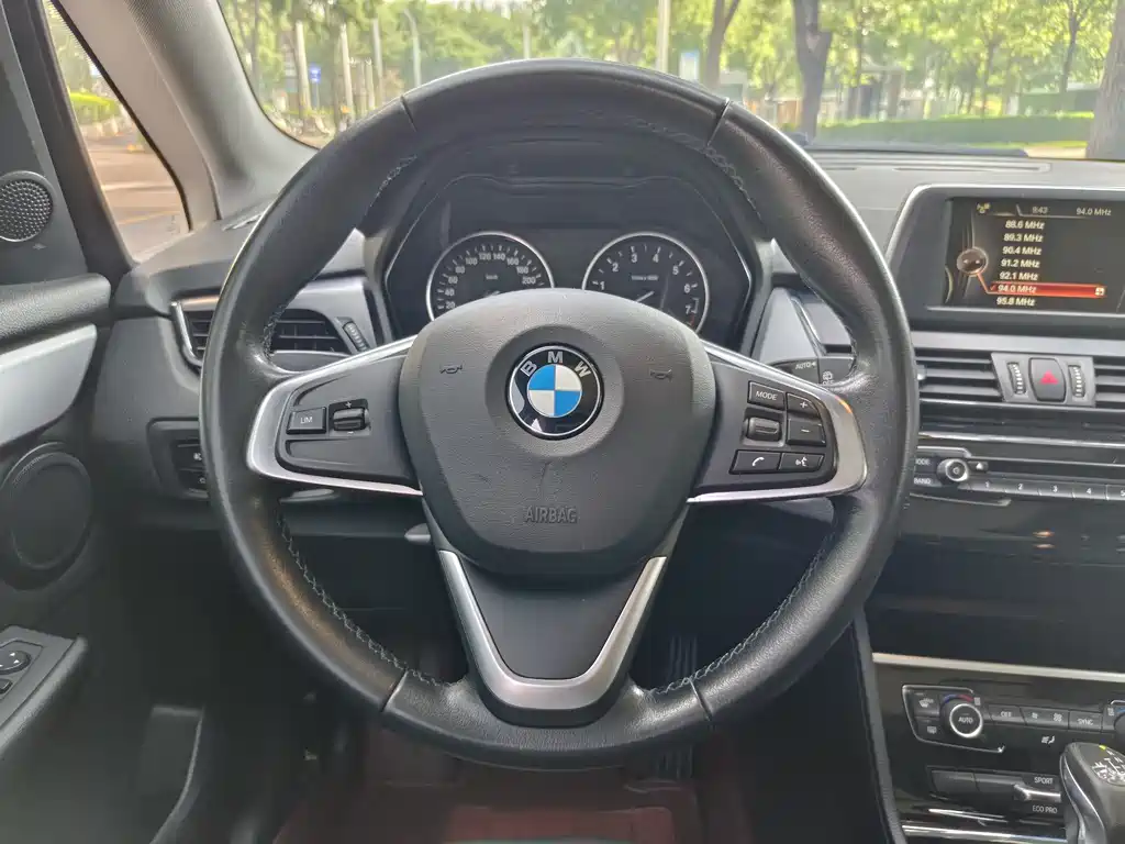 BMW 2 Series Active Tourer 2017 — фото 10