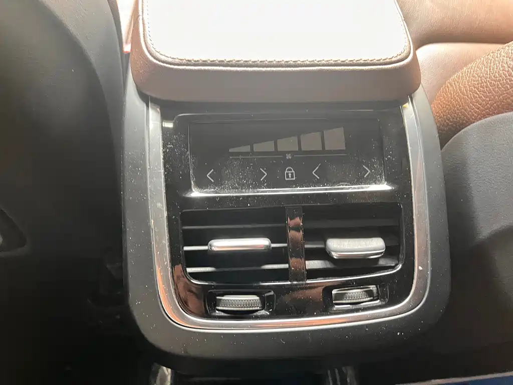Volvo XC90 2022 — фото 12