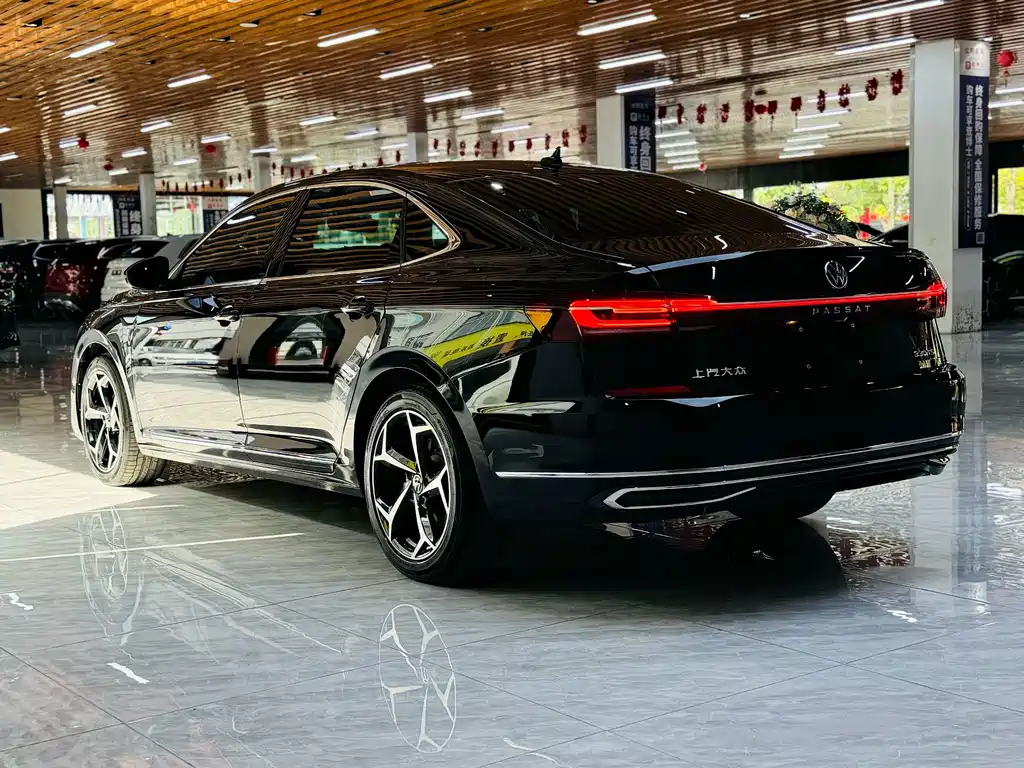 Volkswagen Passat 2023 — фото 18