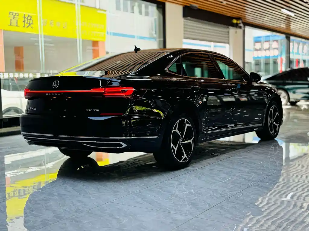 Volkswagen Passat 2023 — фото 16