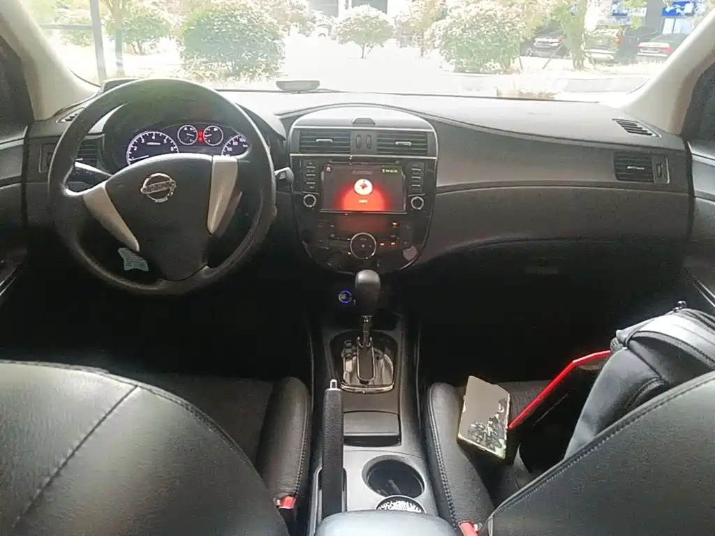 Nissan Tiida 2014 — фото 10
