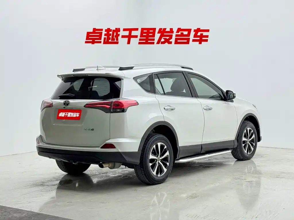 Toyota RAV4 2017 — фото 6