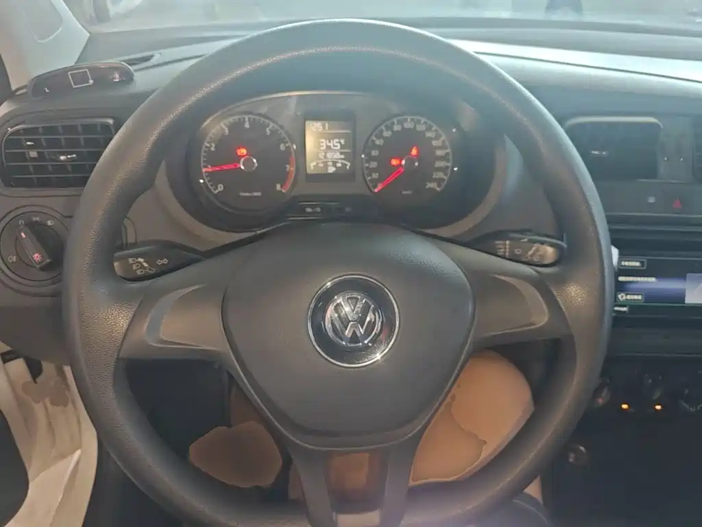 Volkswagen Polo 2015 — фото 11