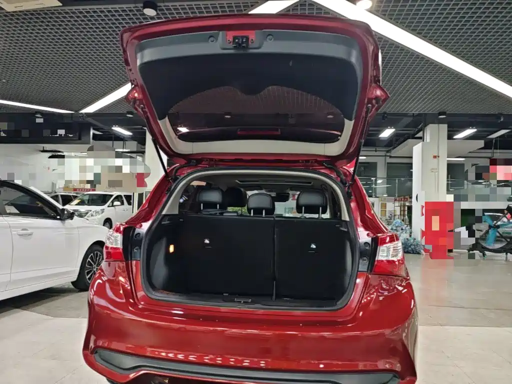 Nissan Tiida 2017 — фото 19